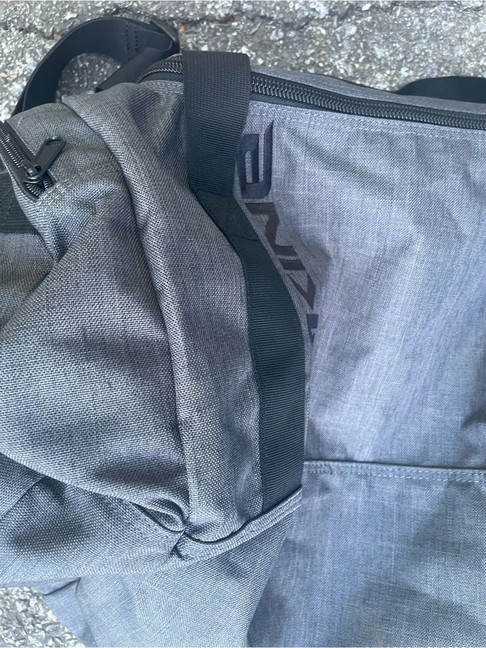 Dakine Men's Gray Travel Duffel with Black Straps